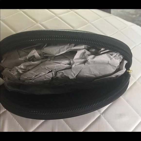 Revlon cosmetic bag - Picture 3 of 3